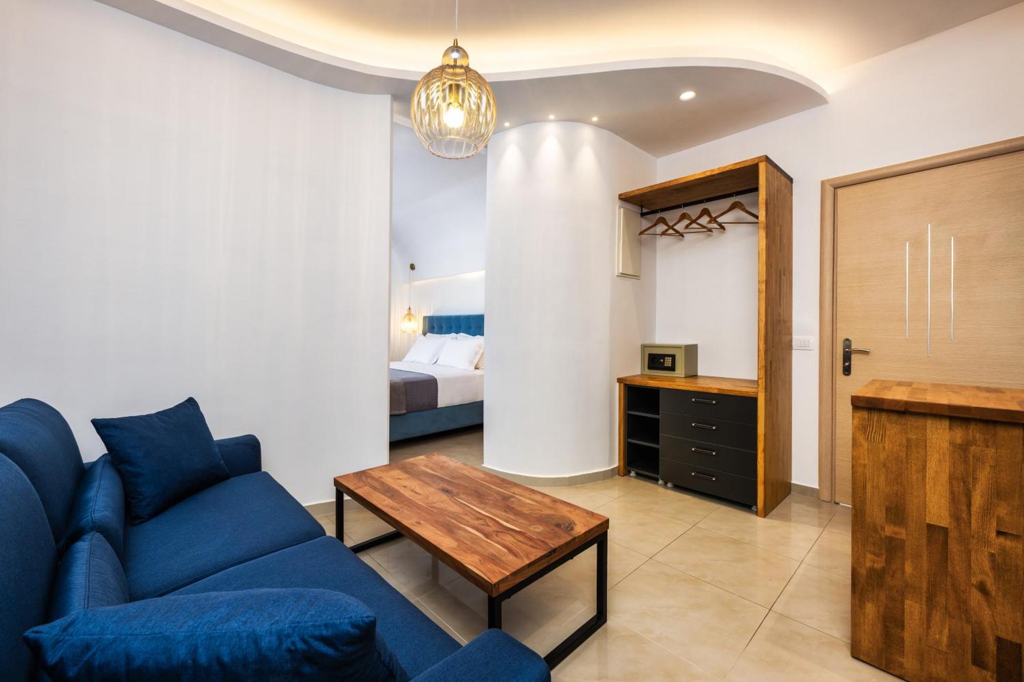 Alizea Villas & Suites Fira  Pokoj fotografie